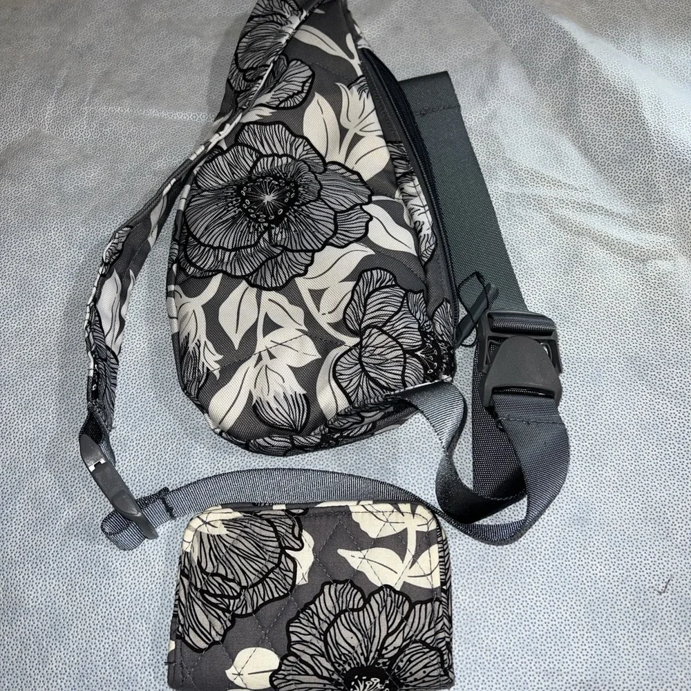 Vera Bradley LightenUp Essential Compact Mini Sling/WalletGray White Moon Shadow